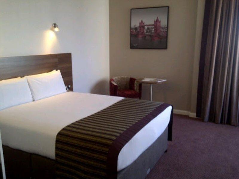 Leonardo London 4*